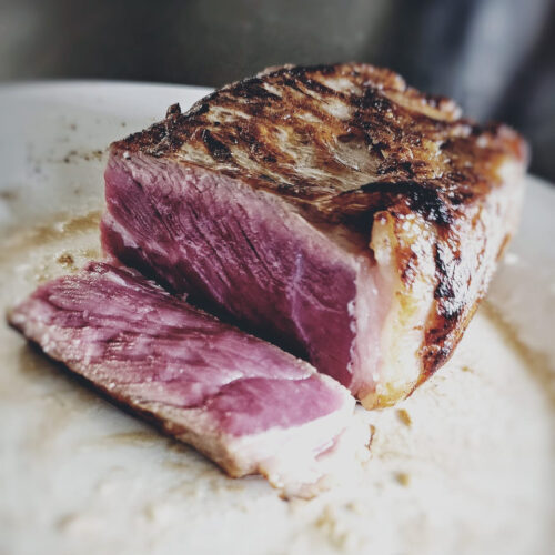 Buy 1kg Grade A sirloin steak online. Premium, tender, expertly trimmed beef cut delivered fresh. Perfect for grilling & pan-searing. Order today!